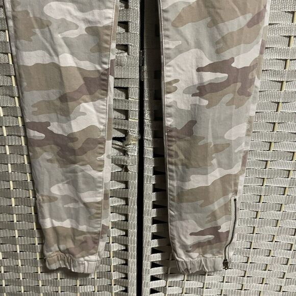American Eagle Jogger Jeans Size 0R Beige Camo Denim Drawstring Zip Ankles - Picture 4 of 10